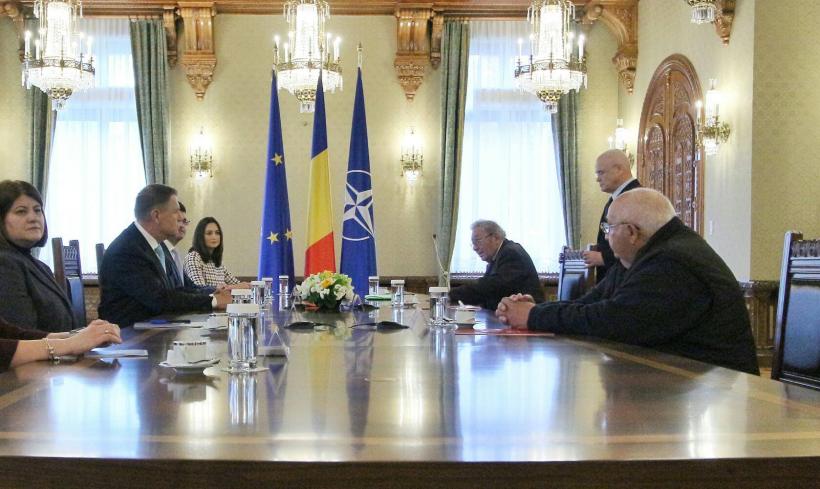 Klaus Iohannis a discutat separat cu cei doi foști deținuți politici. Cei doi i-au recomandat președintelui două întrebări pentru referendum