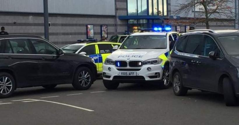 Poliţia britanică a tras focuri de armă după ce un şofer a lovit deliberat maşina ambasadorului Ucrainei