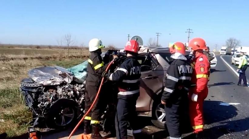 Accident cu 4 victime, produs între o mașină și un autocar în zona aeroportului Mihail Kogălniceanu
