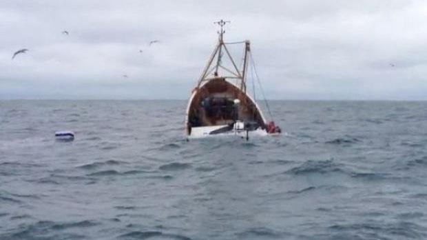 O ambarcaţiune cu migranţi a naufragiat pe insula Samos, o femeie a decedat 