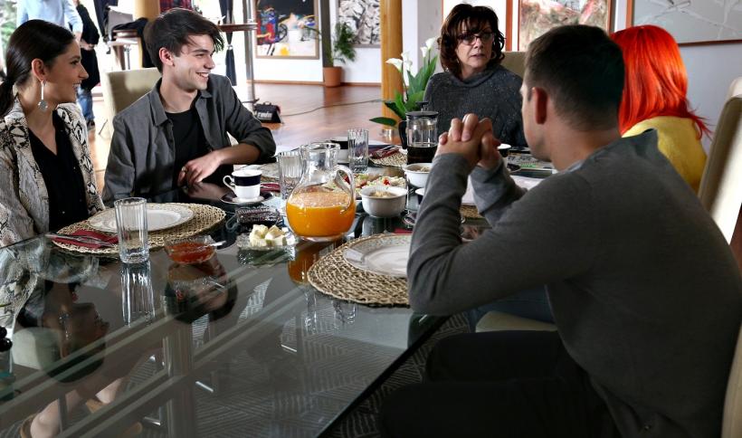 Fructul oprit sezonul 2 episodul 31. O cerere în căsătorie, o declarație emoționantă de dragoste și noi dezvăluiri importante 18657789