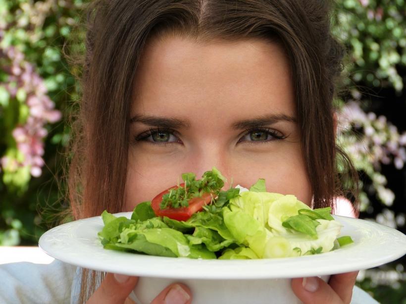 De ce te îngrași deși mănânci sănătos. 5 greșeli extrem de frecvente