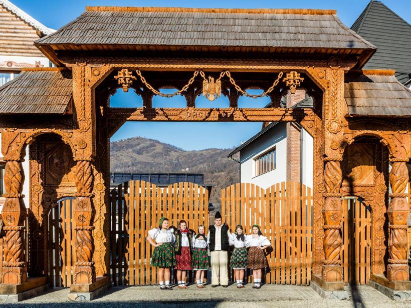 Turiştii preferă pensiunile din satele cu biserici vechi din lemn din Maramureş, în minivacanţa de Paşte