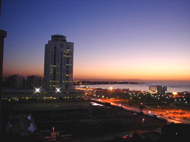 Libia: Raiduri aeriene nocturne deasupra capitalei Tripoli