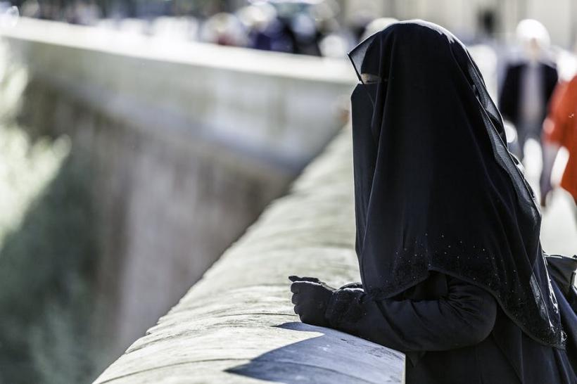 Vălul musulman integral, interzis