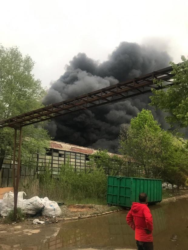 Incendiu de proporții în Dâmbovița. A fost emisă avertizare prin sistemul RO ALERT