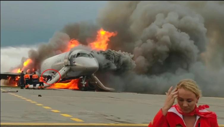 Salvare incredibilă! Momentul în care copilotul avionului rusesc urcă în cabină pentru a-l salva pe pilot