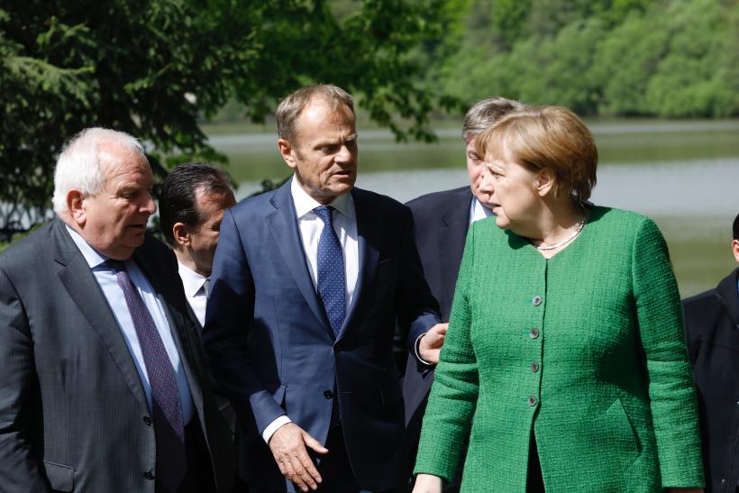 Summit Sibiu. Merkel nu se alătură iniţiativei lui Macron privind schimbările climatice; Juncker are şi el rezerve