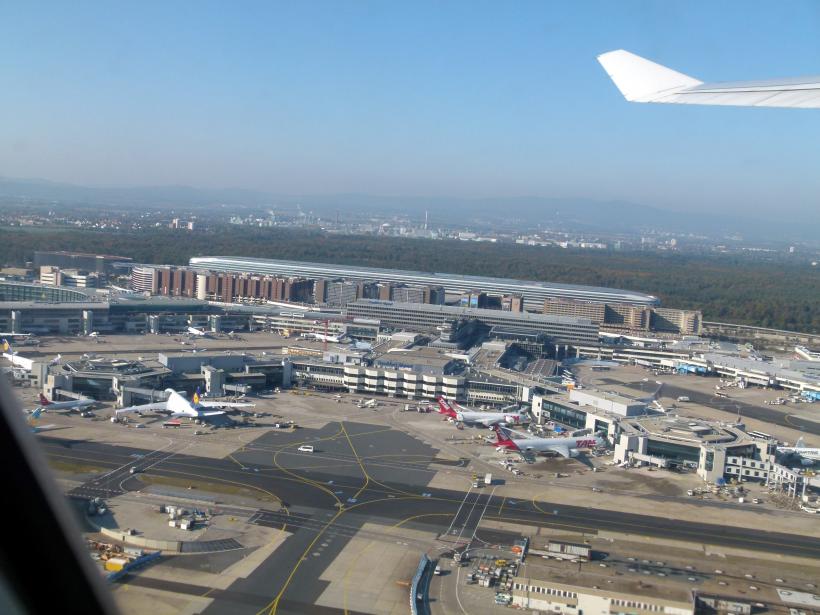  Traficul aerian pe aeroportul din Frankfurt a fost întrerupt temporar din cauza unei drone