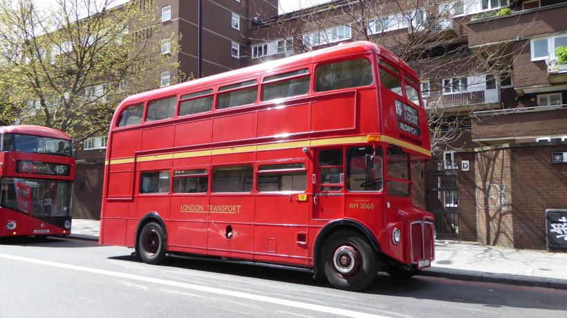 Londra va introduce prima flotă de autobuze double-decker alimentate cu hidrogen