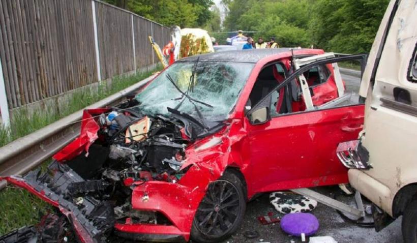 Accident CUMPLIT în Germania. Trei mașini au fost făcute praf. Șoferul român a fost vinovat