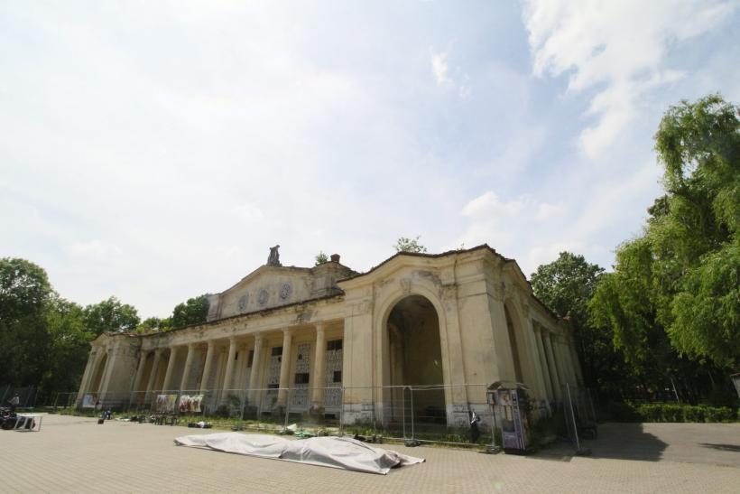 Teatrul „bântuit” din Parcul Bazilescu, renovat şi modernizat