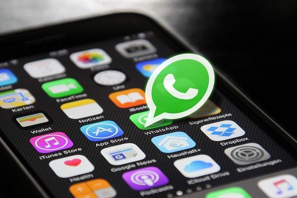 Mesageria WhatsApp şi-a sfătuit utilizatorii să îşi actualizeze aplicaţia, în contextul unui atac informatic