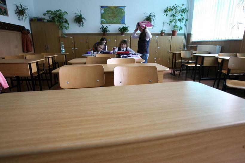 Anchetă la un liceu din Iași, după ce mai multe cataloage au fost distruse