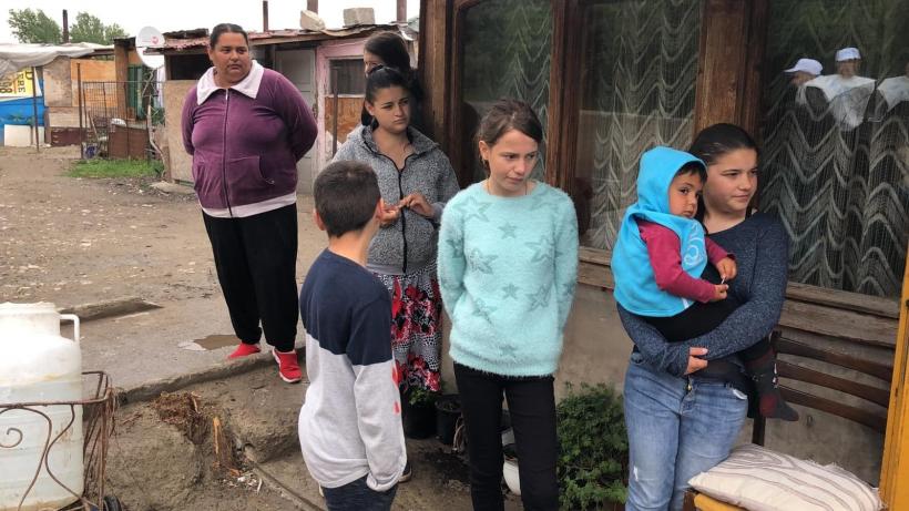 Umaniștii se implică în ajutorarea a şapte familii din Buzău