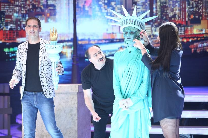 Pantera Roz, statuia Libertății, o vrăjitoare și un viking, o gorilă albă și un extraterestru  urcă pe Scena misterelor 18662607