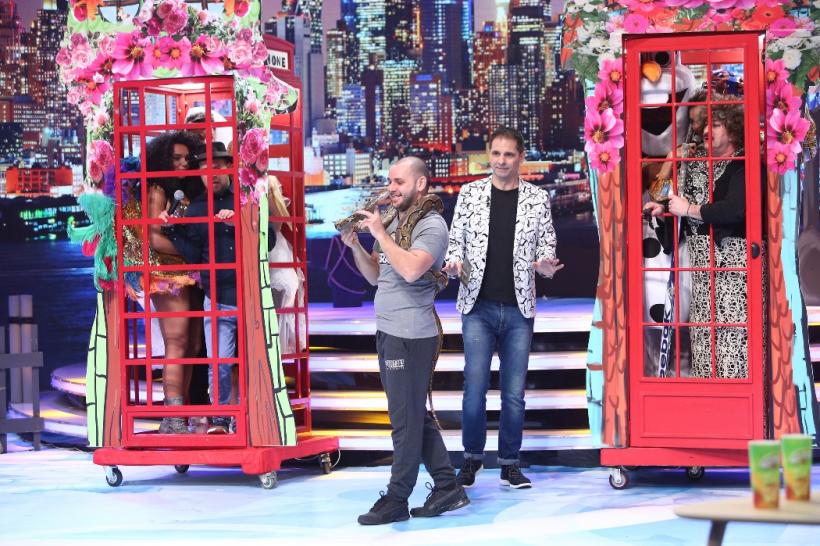 Pantera Roz, statuia Libertății, o vrăjitoare și un viking, o gorilă albă și un extraterestru  urcă pe Scena misterelor 18662609