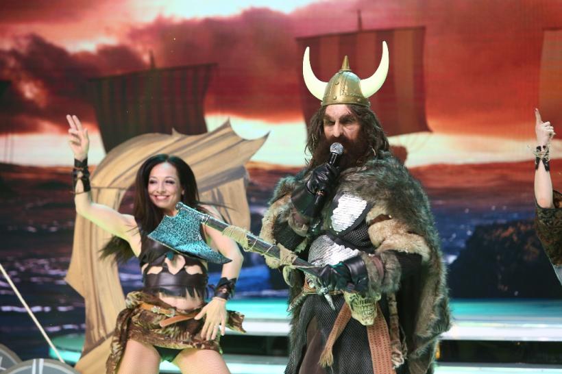 Pantera Roz, statuia Libertății, o vrăjitoare și un viking, o gorilă albă și un extraterestru  urcă pe Scena misterelor 18662613