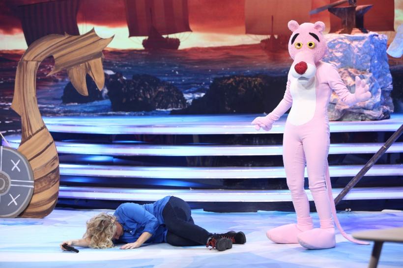 Pantera Roz, statuia Libertății, o vrăjitoare și un viking, o gorilă albă și un extraterestru  urcă pe Scena misterelor 18662614