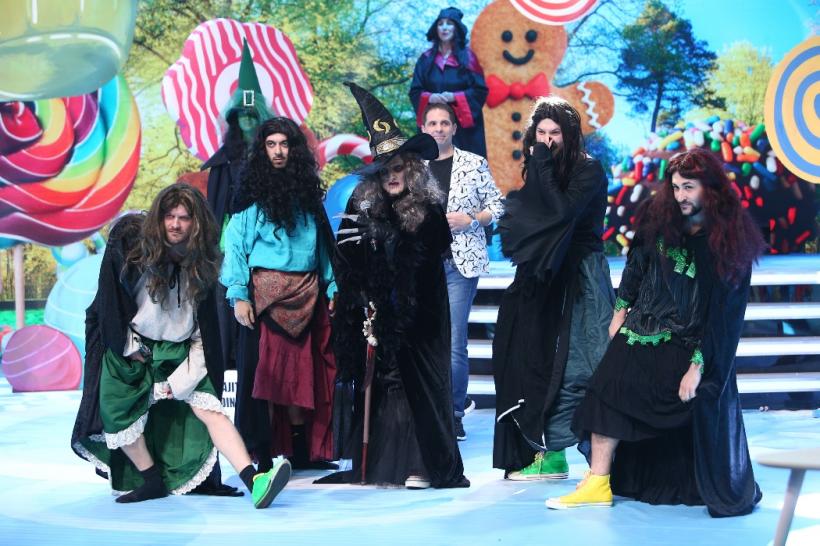 Pantera Roz, statuia Libertății, o vrăjitoare și un viking, o gorilă albă și un extraterestru  urcă pe Scena misterelor 18662615