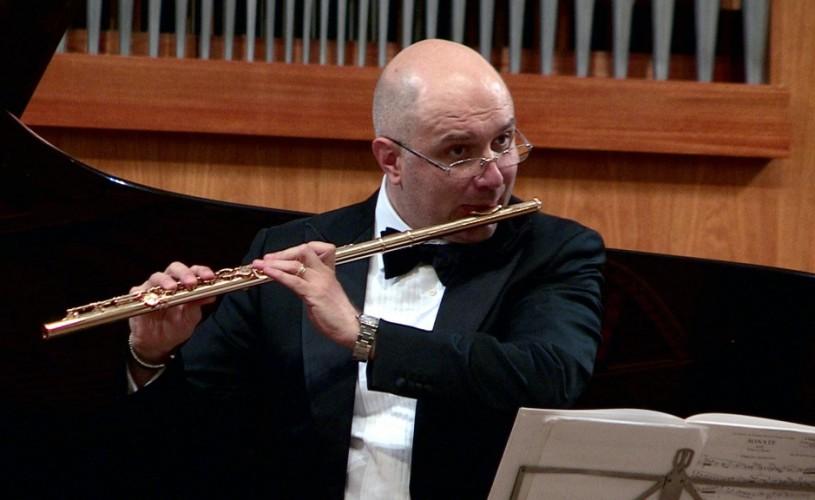 Concert extraordinar la Ateneul Român avându-l ca solist pe flautistul Ion Bogdan Ştefănescu. Dirijor, Camil Marinescu
