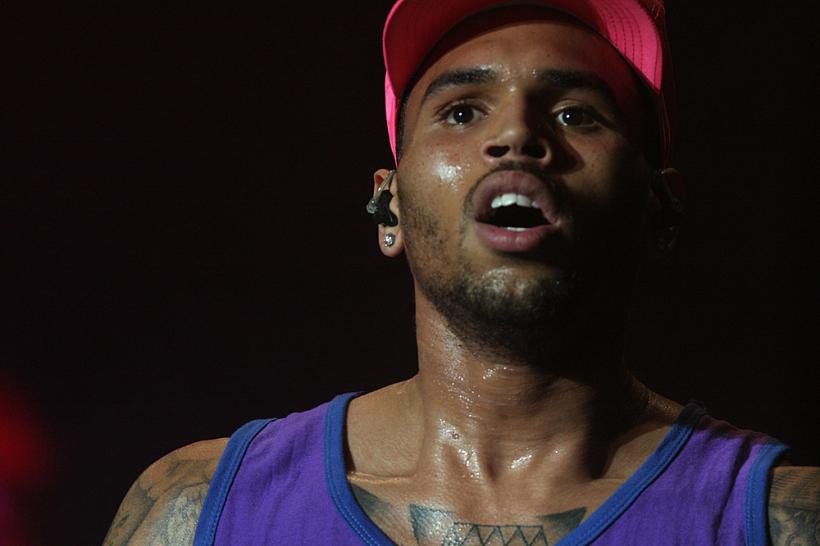 Chris Brown nu s-a prezentat la confruntarea cu femeia care l-a acuzat de viol