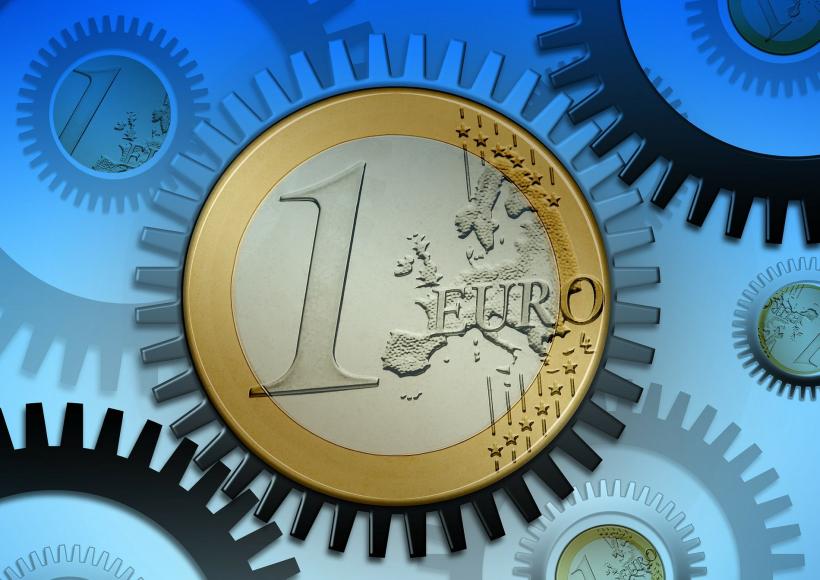 Euro urcă la 4,85 lei, inflaţia sare de 4%
