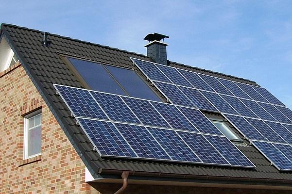  Guvernul lansează programul panouri fotovoltaice gratuite