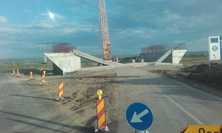 Ministrul Transporturilor, Răzvan Cuc, cere o anchetă după ce două grinzi de la DN 14B s-au prăbuşit 