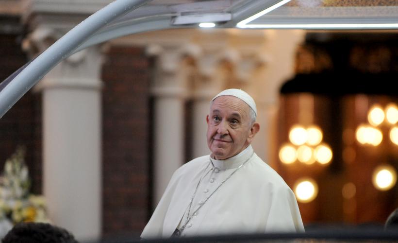 Papa Francisc a ajuns la Iaşi, unde îl aşteaptă peste 60.000 de credincioşi