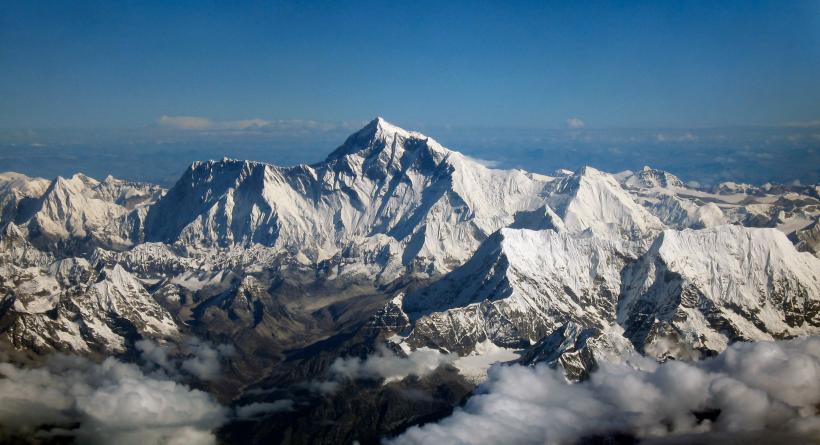 Opt alpinişti, daţi dispăruţi în Himalaya după ce nu s-au mai întors la tabăra de bază