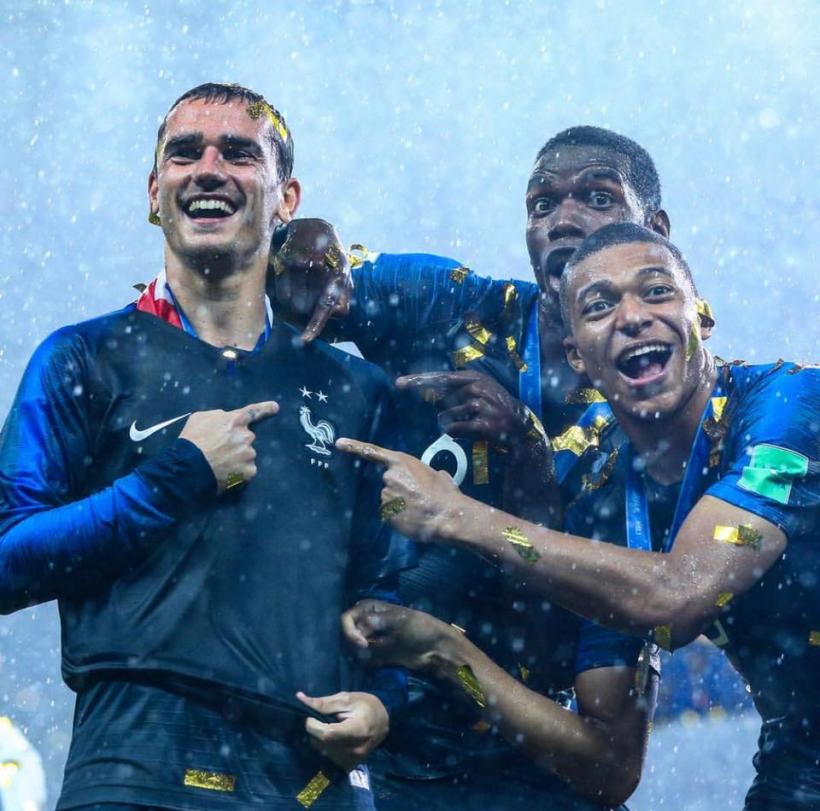 Fotbal: Emmanuel Macron le-a înmânat Legiunea de onoare campionilor mondiali din 2018