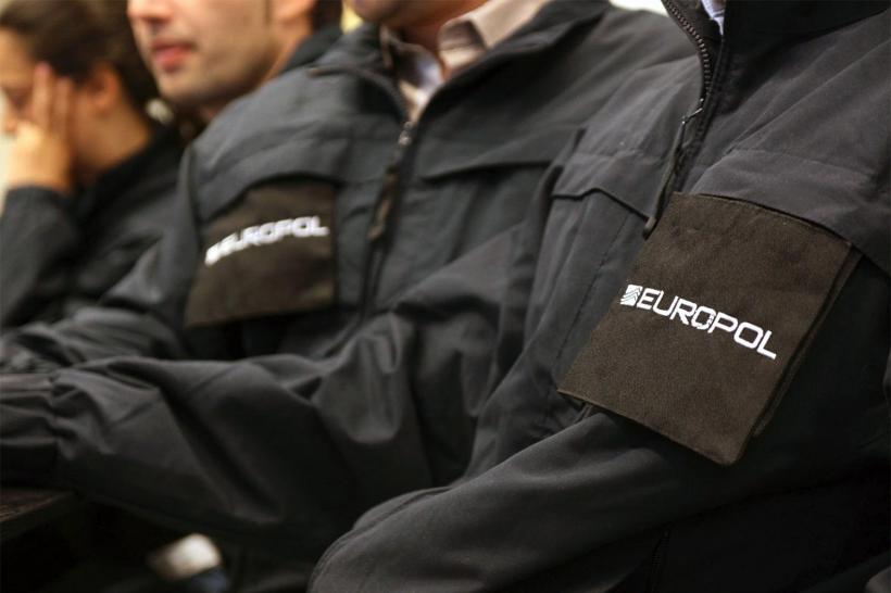 Europol: 4,7 milioane de produse contrafăcute şi peste 30 de suspecţi arestaţi într-o operaţiune la nivel european