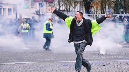 Manifestaţie a ''vestelor galbene'' la Toulouse, dispersată rapid de forţele de ordine
