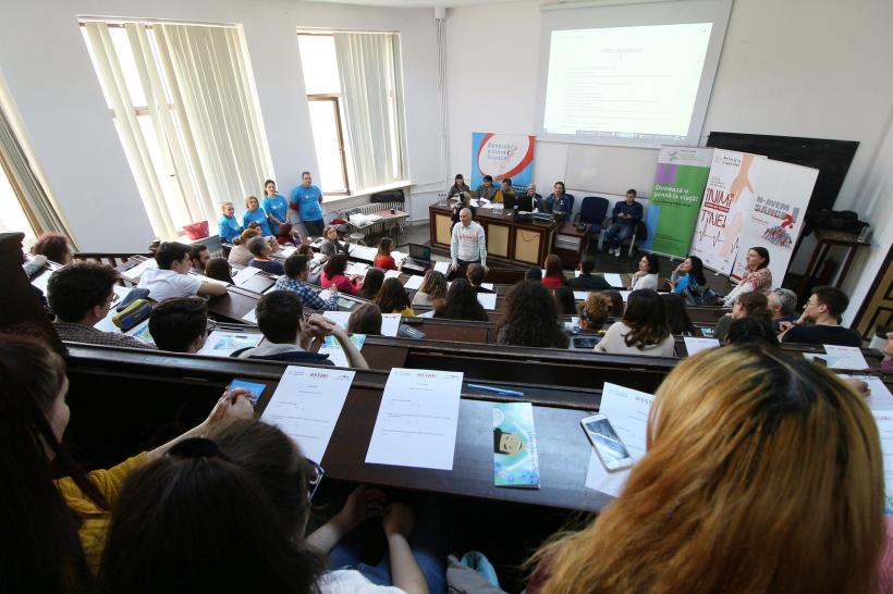 Peste 2.000 de locuri pentru admiterea la UMF din Iași