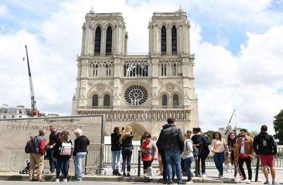 Prima slujbă susţinută la Notre-Dame de Paris după incendiul devastator de acum două luni
