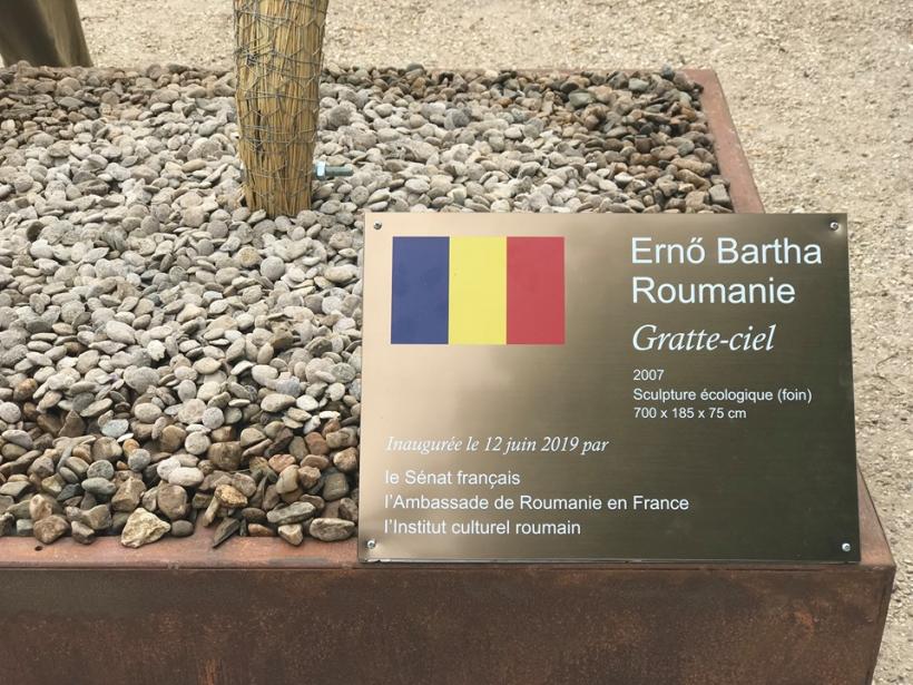O lucrare a artistului Ernö Bartha, amplasată în Jardin du Luxembourg din Paris