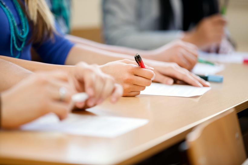Testul la matematică pentru admitere la liceu a fost anulat după ce a fost postat pe internet 
