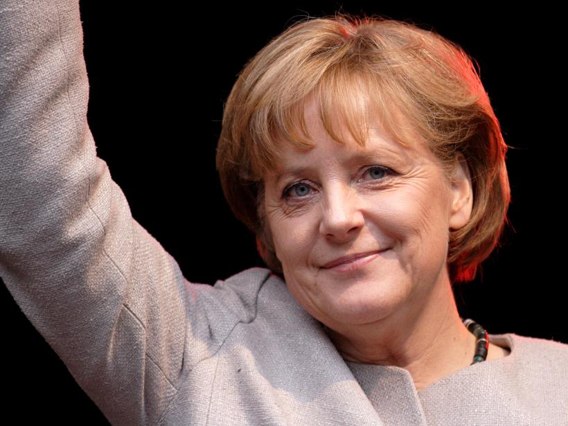 Germania: Angela Merkel dă asigurări că se simte &quot;foarte bine&quot;, la o zi după o criză de tremurat