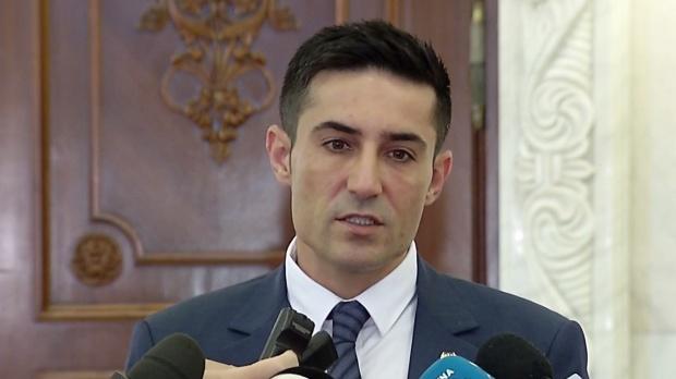 Senatorii PSD Dragoş Adrian Benea şi Claudiu Manda şi-au prezentat demisiile din Parlament