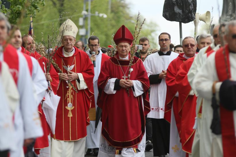 Procesiune romano-catolica, duminică, pe străzile din centrul Bucureştiului