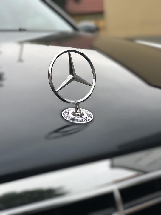 Daimler recheamă în service încă 60.000 de maşini Mercedes-Benz