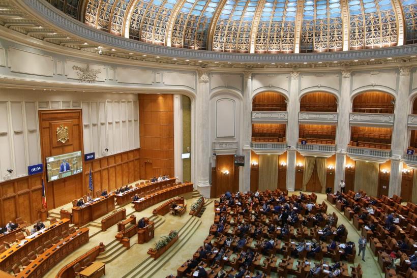 Proiectul pentru modificarea unor acte normative privind votul în străinătate la alegerile prezidenţiale, adoptat de Senat