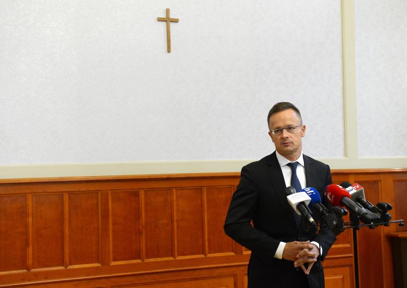 Ministrul de externe al Ungariei face solicită să se pună capăt &quot;politicii de ingerinţă şi de mustrare&quot;