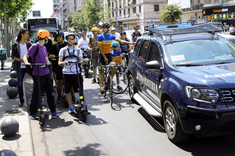 Pledoarie antipoluare: sute de biciclete, trotinete şi maşini electrice au defilat în Capitală