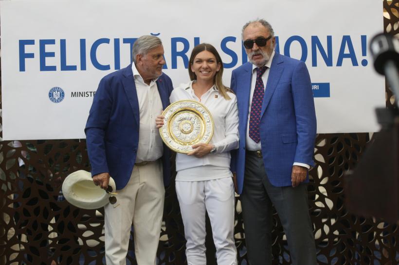Simona Halep a venit în ţară după victoria istorică de la Wimbledon. „Mă întorc cu drag în România”