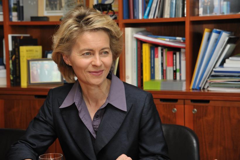 Ursula von der Leyen va demisiona din funcţia de ministru al apărării, indiferent de rezultatul votului din PE