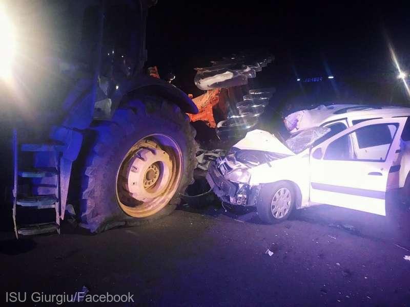 Accident TERIBIL în Giurgiu, noaptea trecută. Un autoturism s-a ciocnit de un utilaj agricol. O femeie a murit şi un bărbat a suferit leziuni la nivelul gâtului 