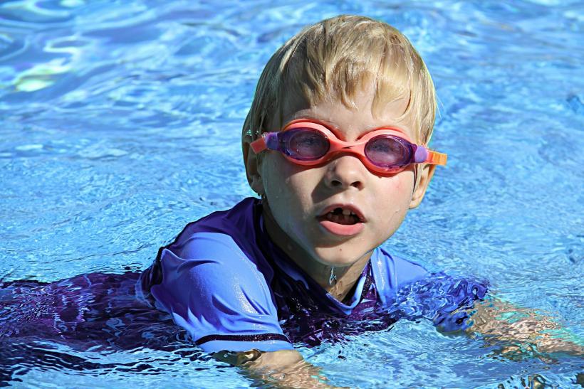 Cum te poate afecta clorul din piscină