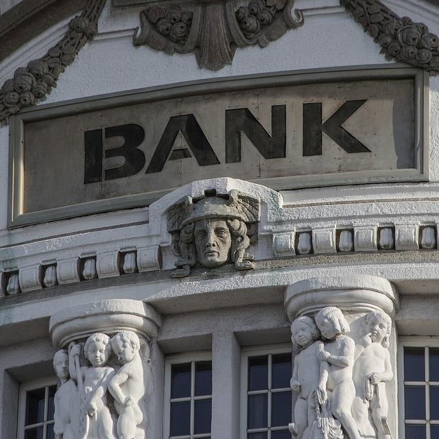 O mare bancă europeană, prezentă și în România, concediază 10.000 de angajați. Se anunță greve